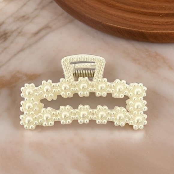 Elegant Faux Pearl Hair Clip - Picture 3 of 3